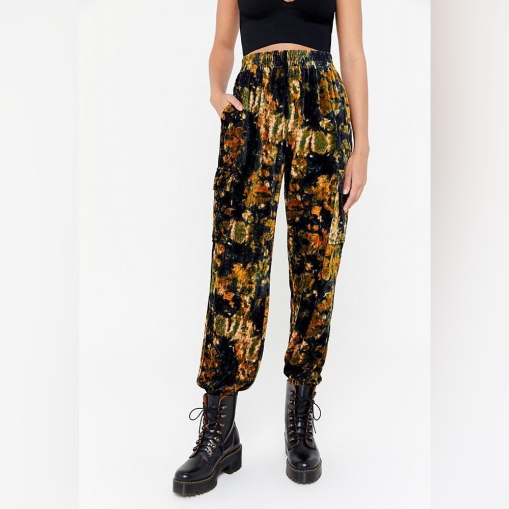 UO Penelope Velvet Jogger Pant Floral Multi Size Small